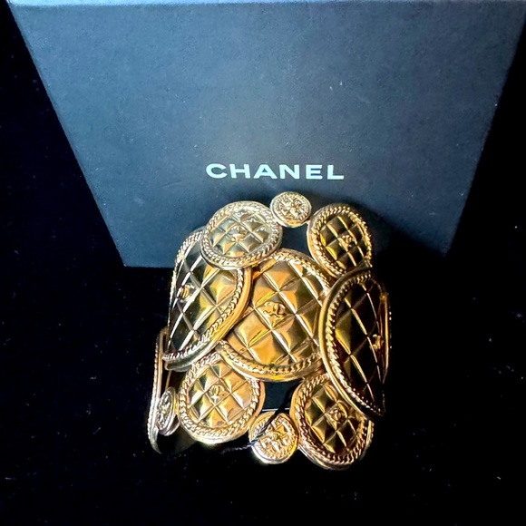 CHANEL Cuff bracelet. Unique design! Rare - Picture 4 of 10